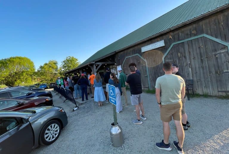 Lining up for ice cream at Flayvors of Cook Farm, Hadley MA - FungaiFoto 1600px